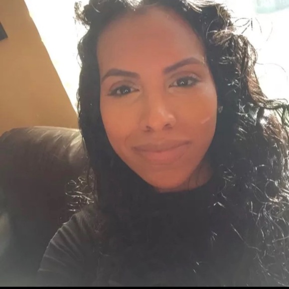 Meet your Posher, Ivey - Picture 1 of 1